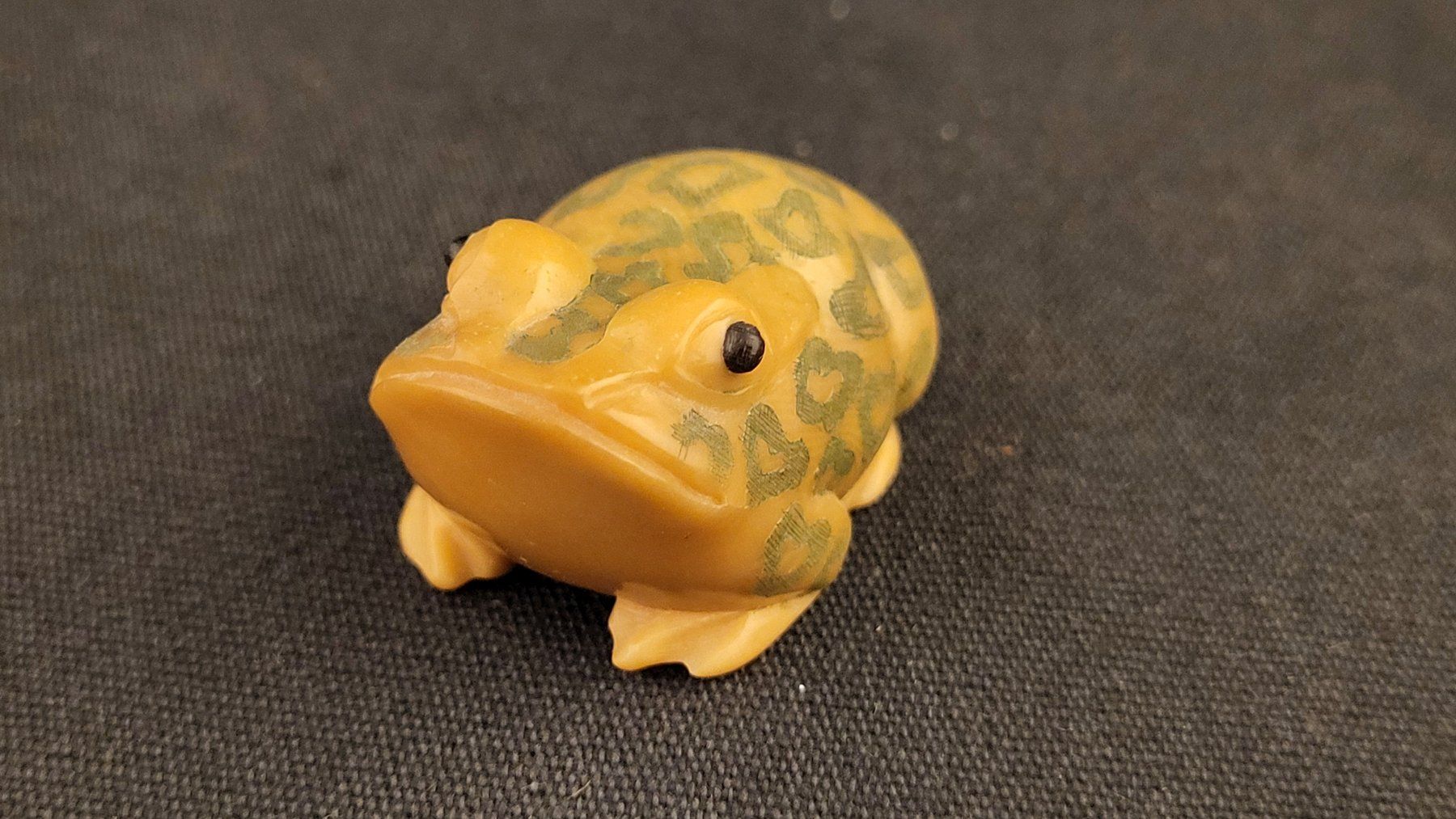 Statuette: Frosch aus Tagua-Nuss, signiert - NETSUKE – Usato da Basel venduto da spinne02 4