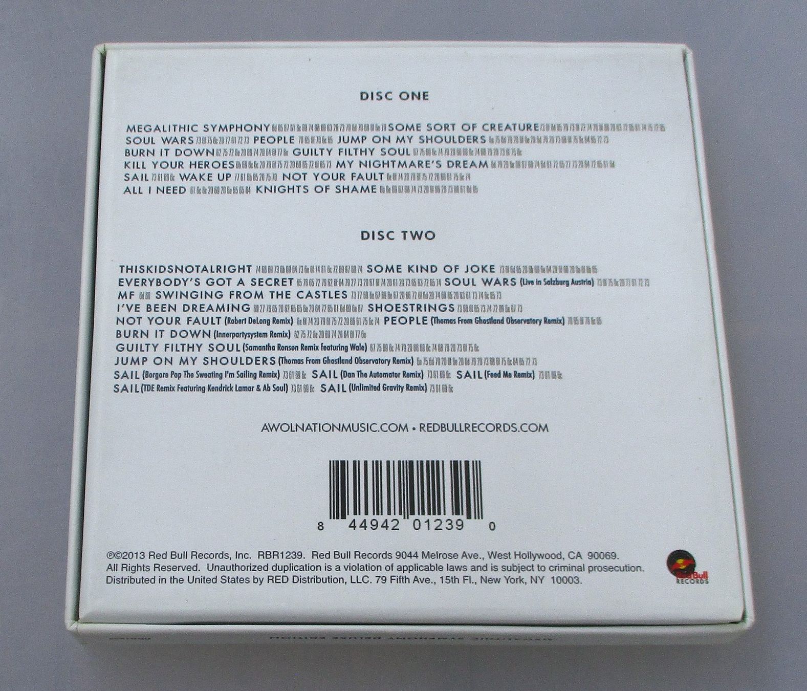 CD: AWOLNATION - Megalithic Symphony - Deluxe 2-CD Box Gadgets – Usato da Wattwil venduto da Muriel11 1