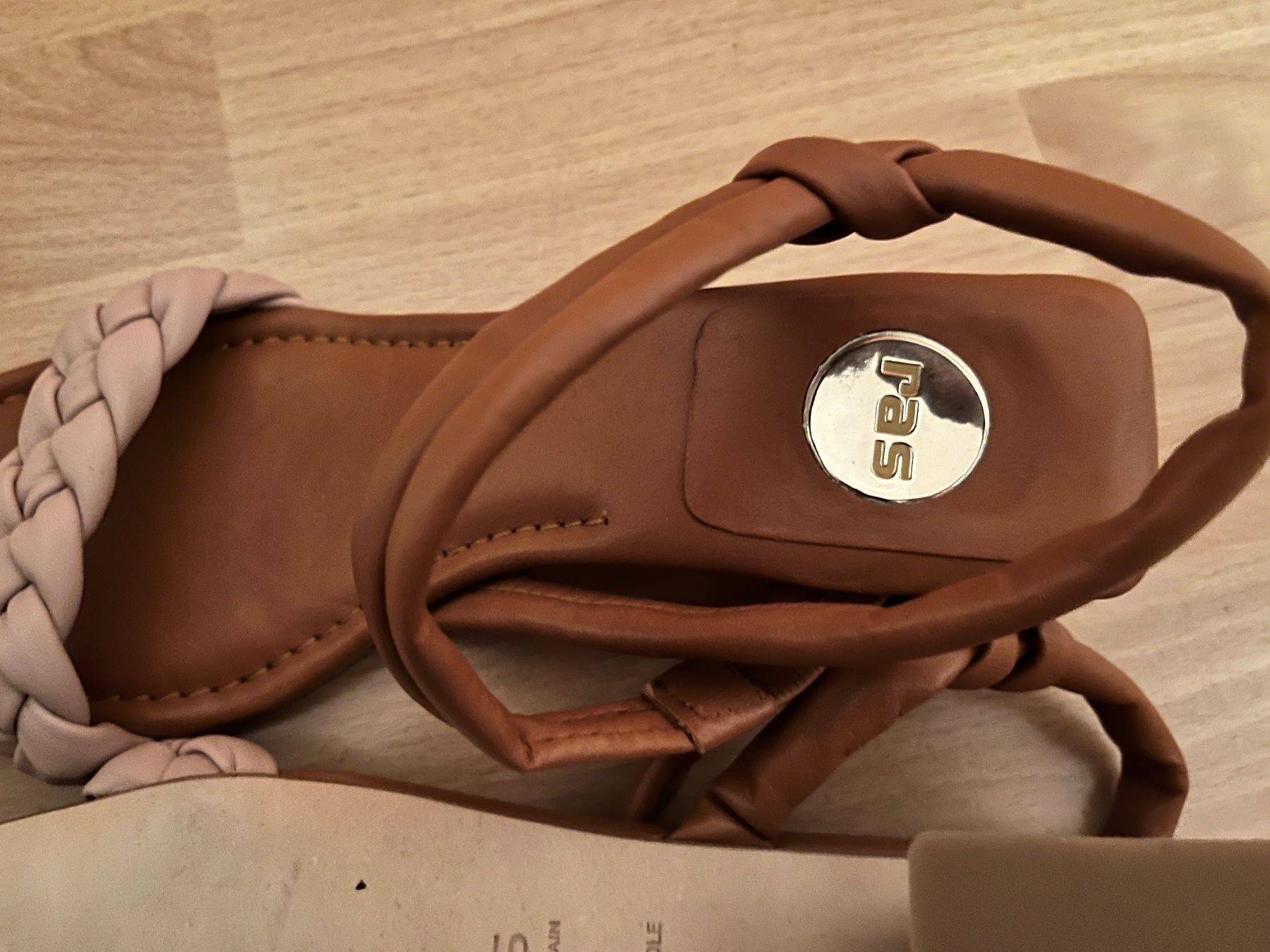 Scarpe da donna: Sandalette Marke Ras – Usato da Zell ZH venduto da Spring1509 3