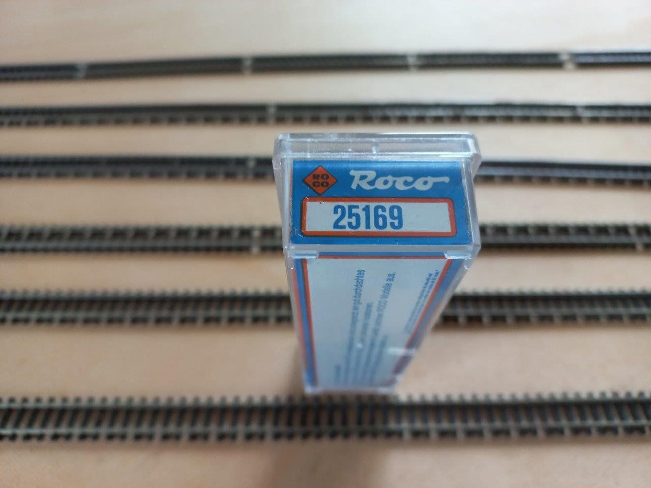 Roco Modelleisenbahnen: Roco Spur N Güterwagen   Eaos pink   intern 1 – Gebraucht aus Pfäffikon / ZH von Pefkadett 1