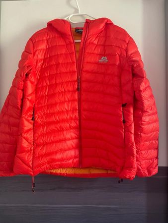 Mountain Equipment Daunenjacke rot guter Zustand