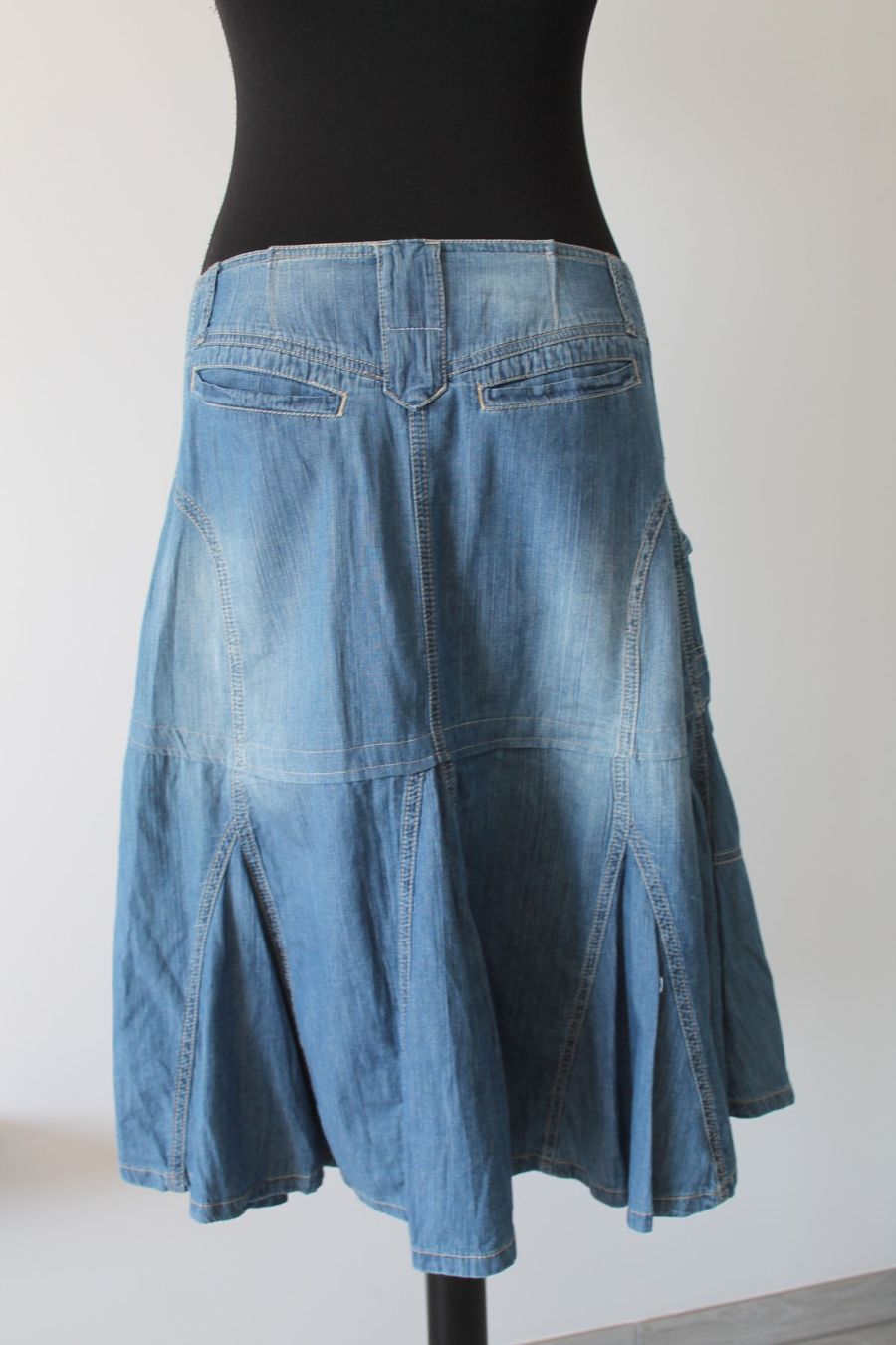 Gonne: Jupe jeans taille 40 – Usato da Chez-le-Bart venduto da jasse 1