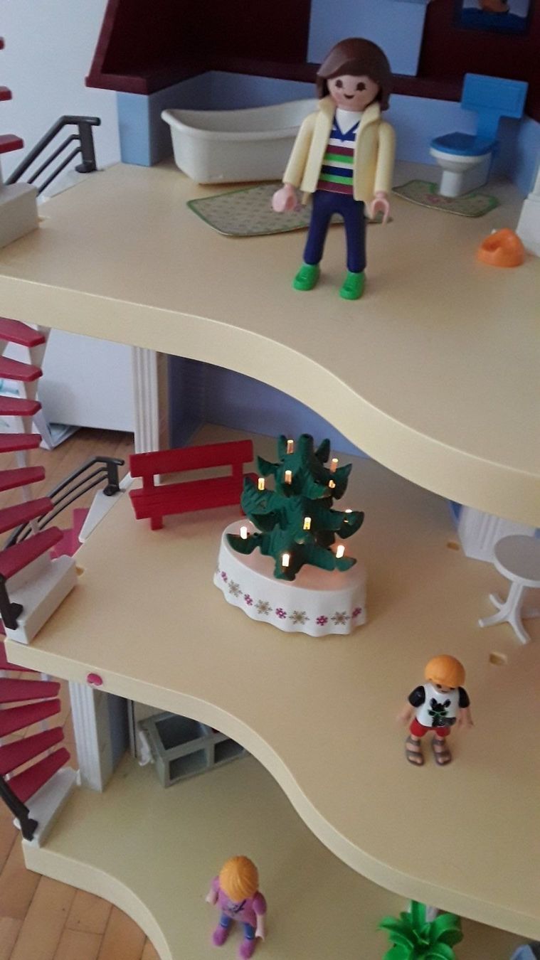 Playmobil Giocattoli: Playmobil modernes wohnhaus inkl einrichung – Nuovo (secondo la descrizione) da Dagmersellen venduto da L.Ga. 2