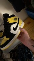 Nike Air Jordan 1 Mid gelb schwarz akzeptabler Zustand