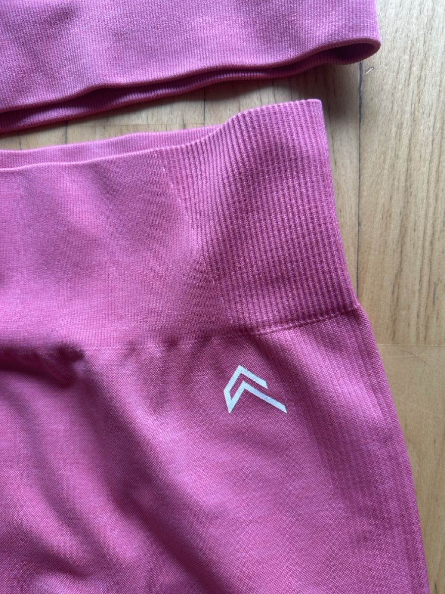 Oner Active Leggings: Oner Active Set – Nuovo (secondo la descrizione) da Rickenbach-Sulz venduto da hel_yx9y 1