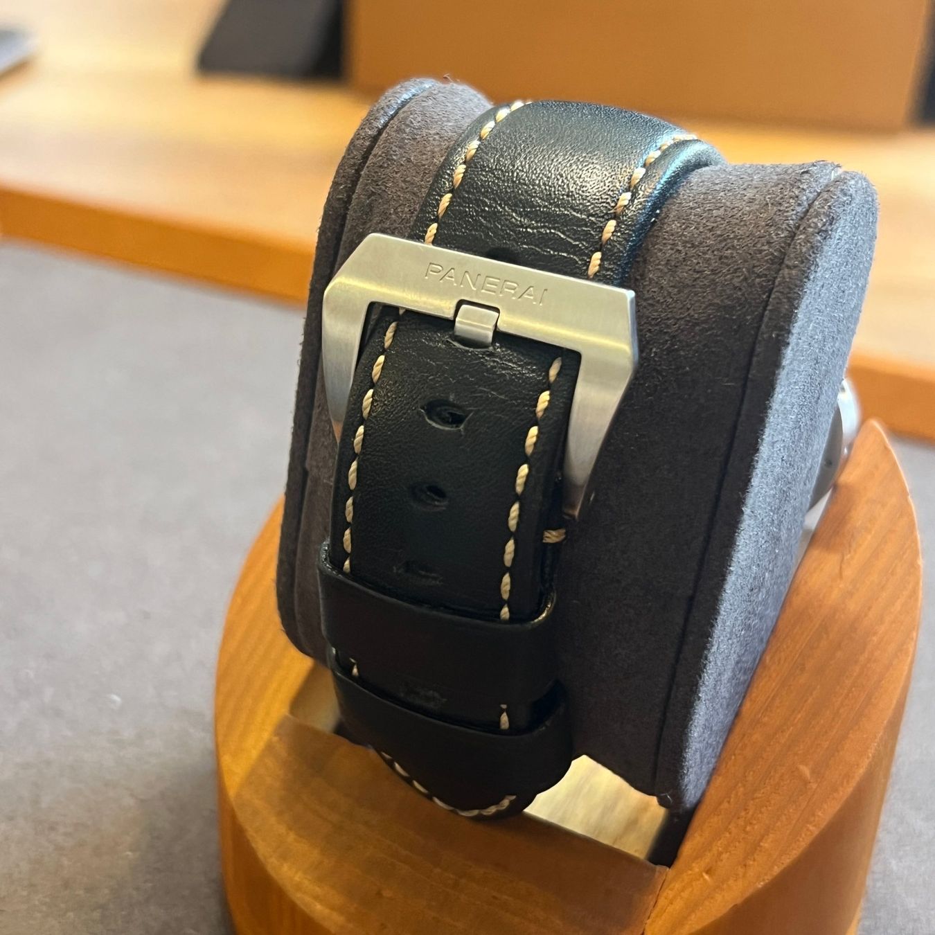 Panerai Montres: Panerai Luminor Base Black Dial Full Set PAM01084 – D'occasion à Carouge GE par Watchaser 5