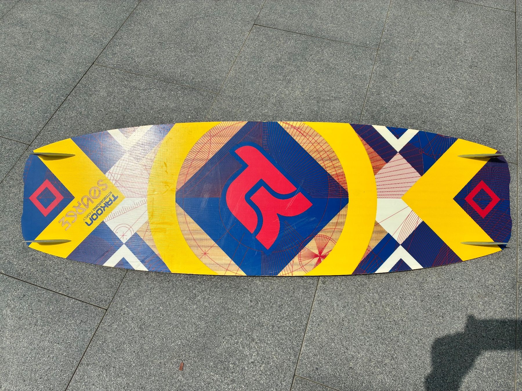 Kite: Kitesurfboard TAKOON 139x42cm – D'occasion à Nürensdorf par Oli1600 1