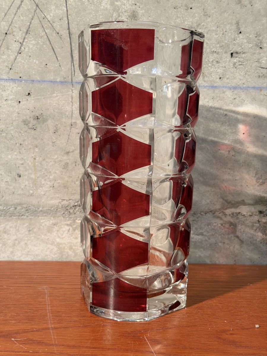 Vasi & Recipienti: Stylish Red & Clear Geometric Glass Vase - Statement Piece – Usato da Lausanne venduto da artnouveau04 1