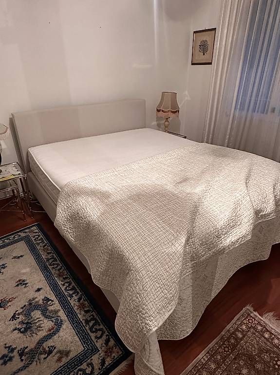 Lits: Bett mit elektronischem Lattenrost – D'occasion à Allschwil par 1994marco 2