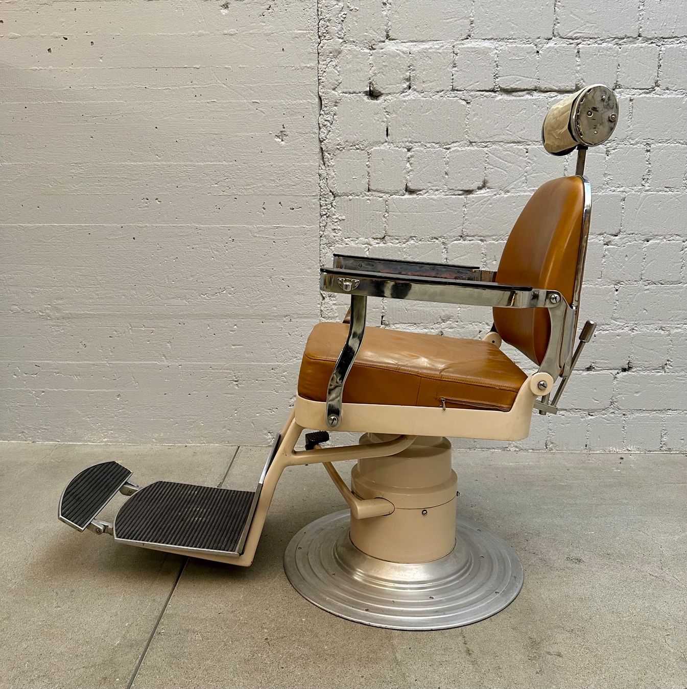 Kosmetik-& Massageliegen: VINTAGE COIFFEURSTUHL – Gebraucht aus Zürich von NIKI777 1