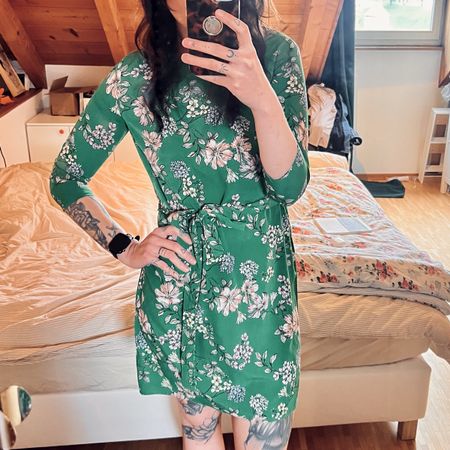 Robe verte à fleurs New Look taille 36 bon état