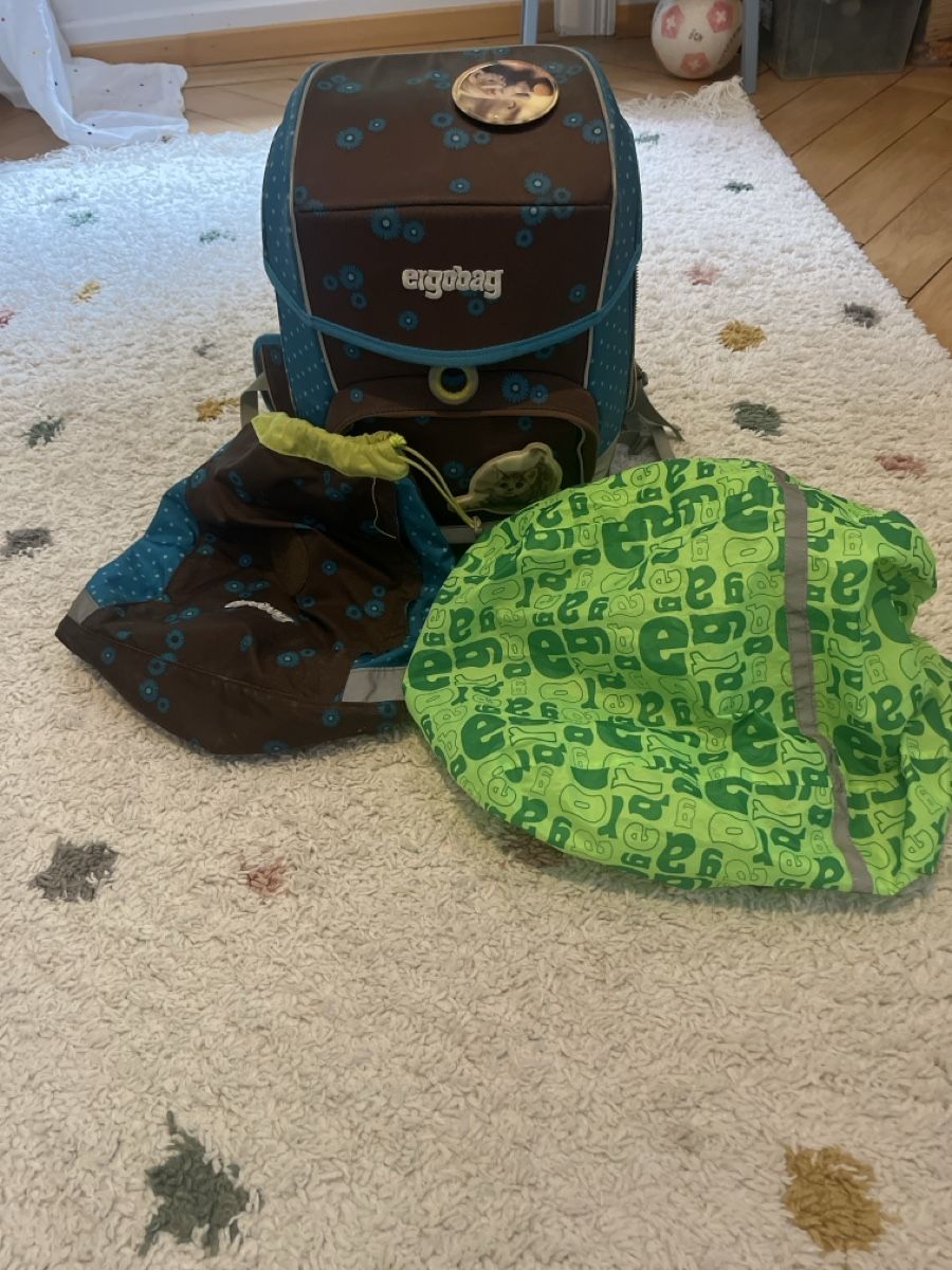 Sacs à dos: Ergobag Schulrucksack-Set inkl. Sporttasche & Regenschutz – D'occasion à St.Gallen par Pulo23