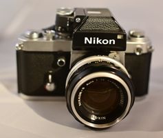 Nikon F2 mit drei Objektiven