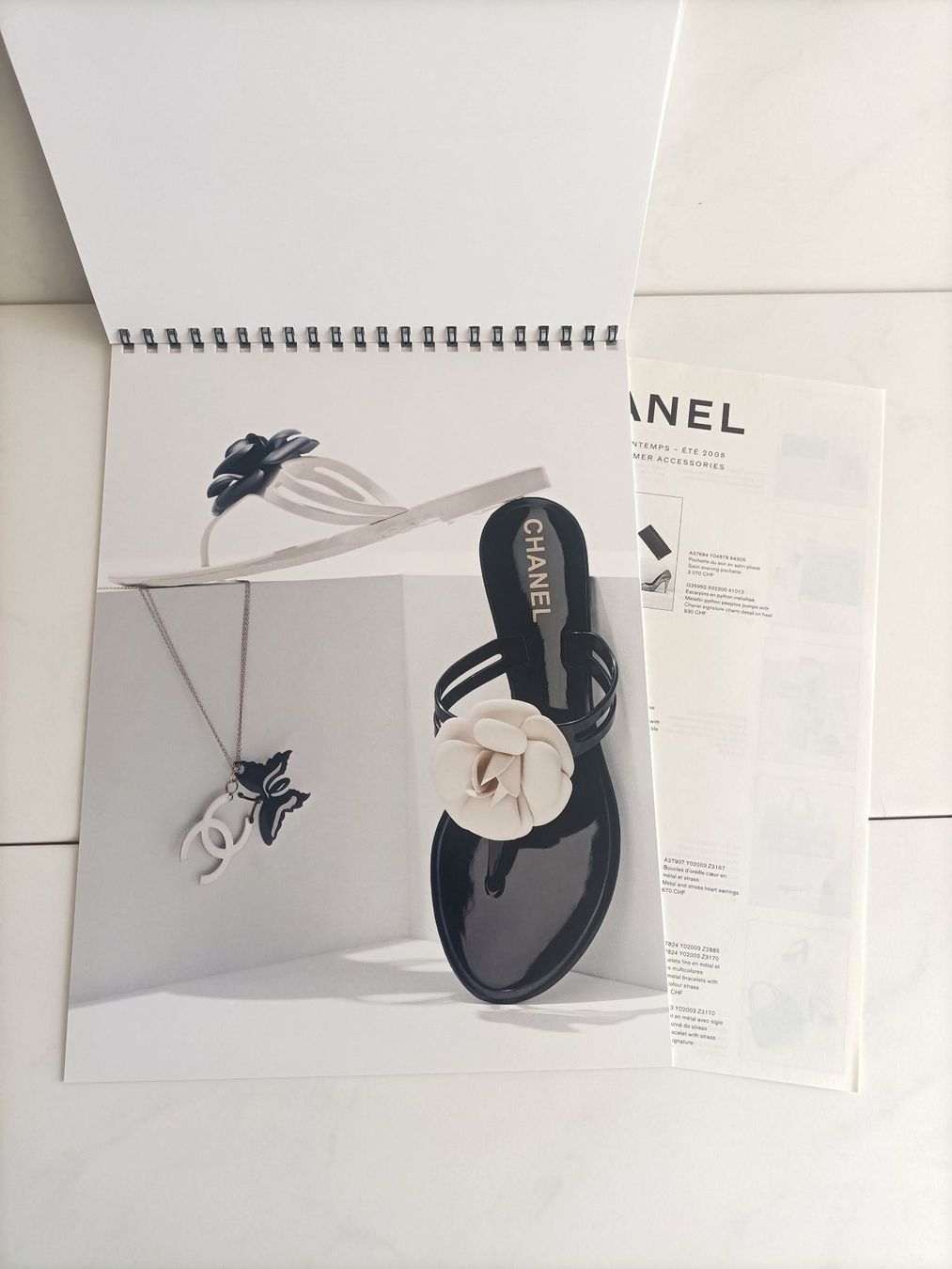 Libri: Catalogue Brochure Chanel Précollection accessoire Printemps – Usato da crans montana venduto da AB3963 8