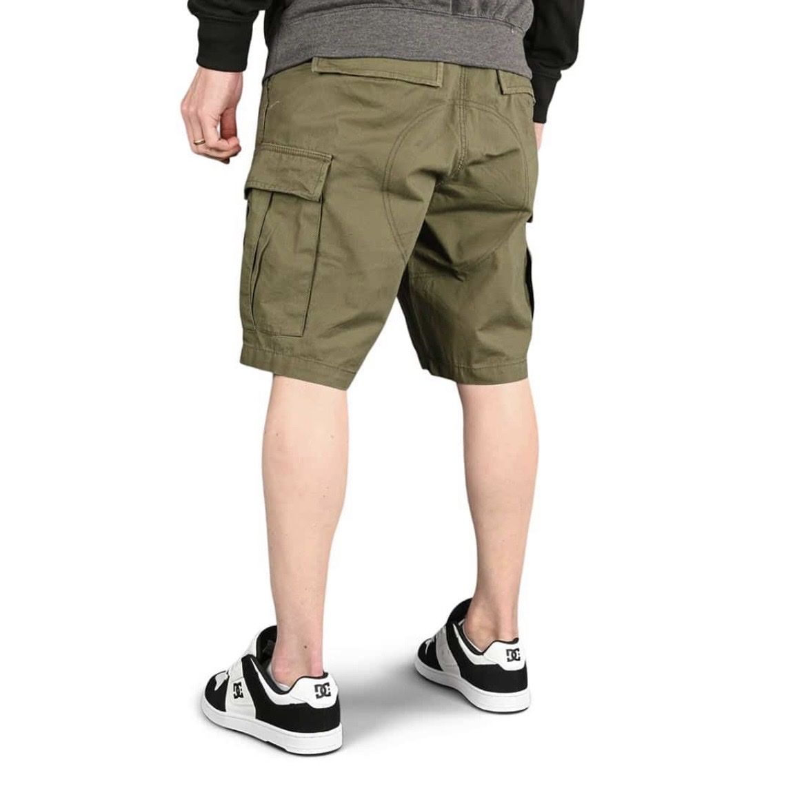 Element Pantaloni: Element cargo shorts 30 green – Usato da Cavigliano venduto da Galgio 1