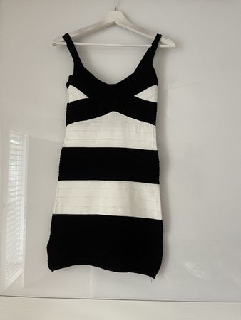Guess Minikleid, schwarz-weiss gestreift, Gr. M