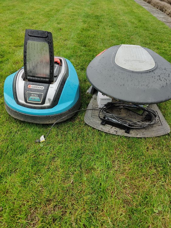 Mähroboter Gardena R70Li inkl. Ladestation und Garage Kaufen auf Ricardo
