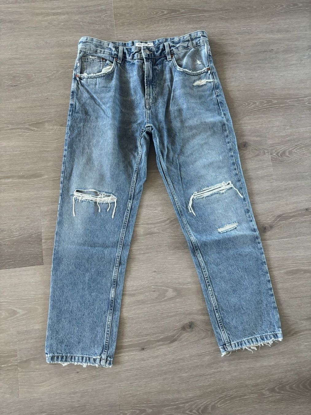 Pull&Bear Jeans: Pull & Bear Ripped Jeans – Grösse 44 – Nuovo (secondo la descrizione) da Schnottwil venduto da lo2426