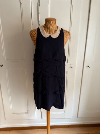 SANDRO - Volants Kleid mit Bubikragen 40