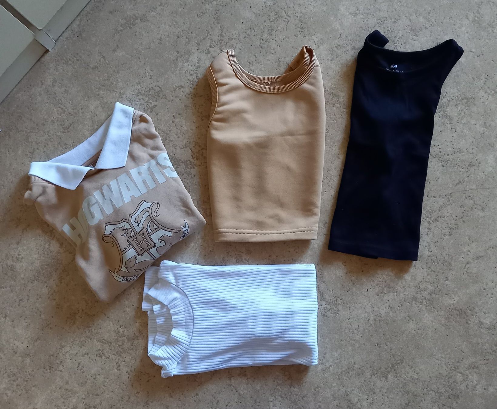 Lotti & Set di vestiti: Mädchen Oberteile 2 Tops + 2 Langarmshirt Gr. 146/152 – Usato da Möhlin venduto da dom_96nf