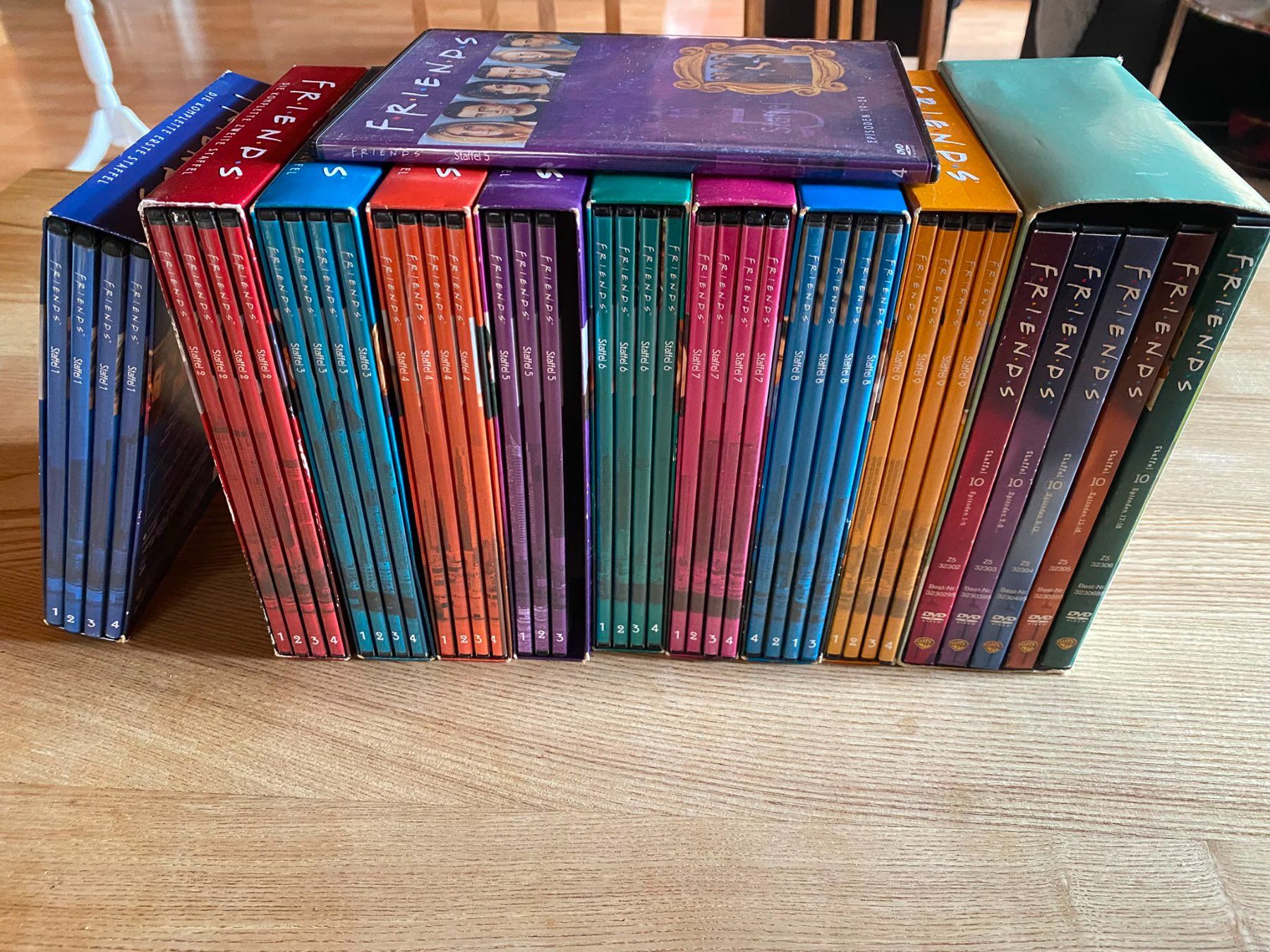 Tutti i DVDs: DVD Sammlung Serie "Friends" 1994-2003 – Usato da Röschenz venduto da Tashroal 2