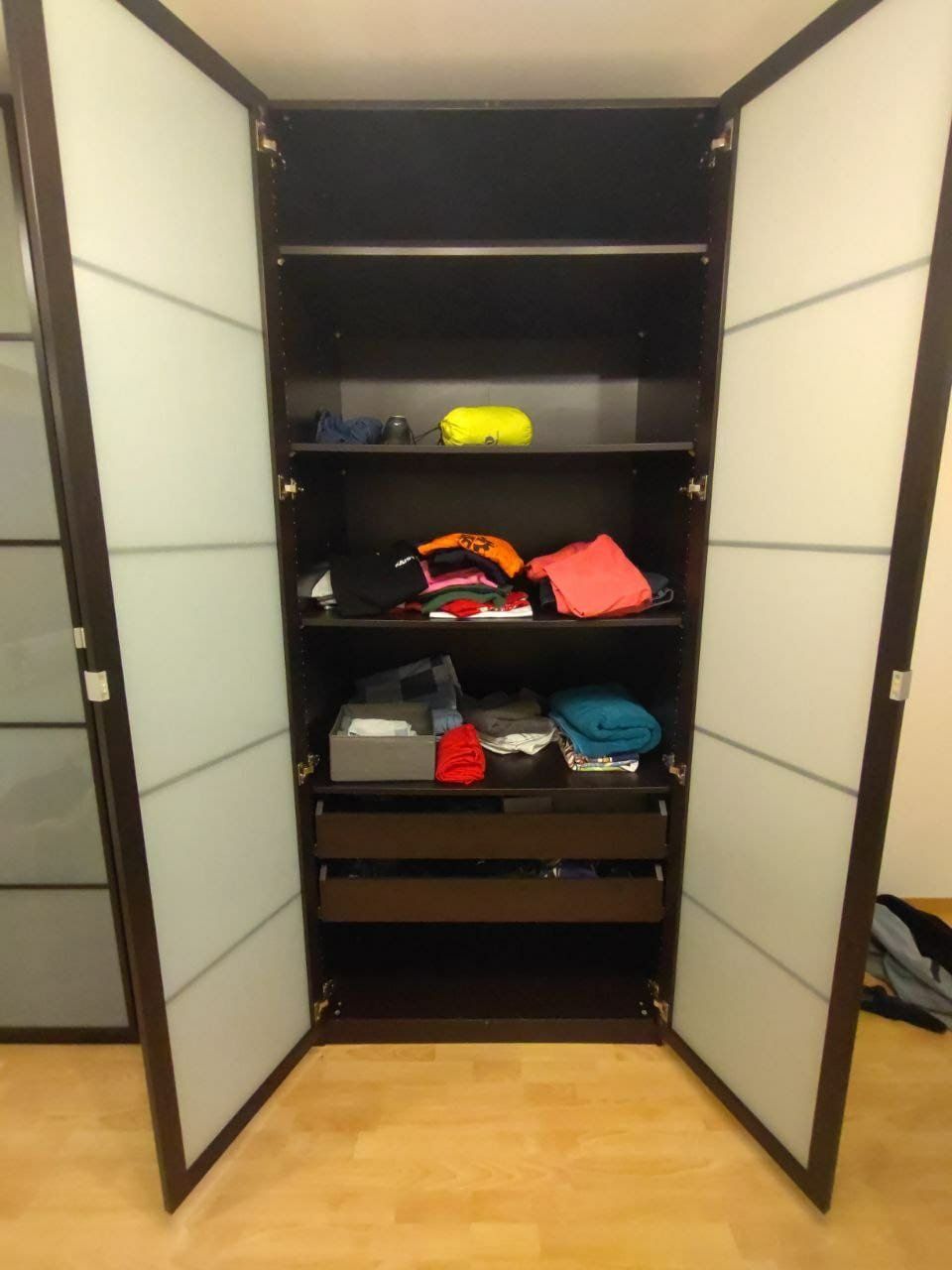 Ikea Armadi: Kleiderschrank Pax Ikea mit Glastüren – Usato da Zürich venduto da taloswow 1