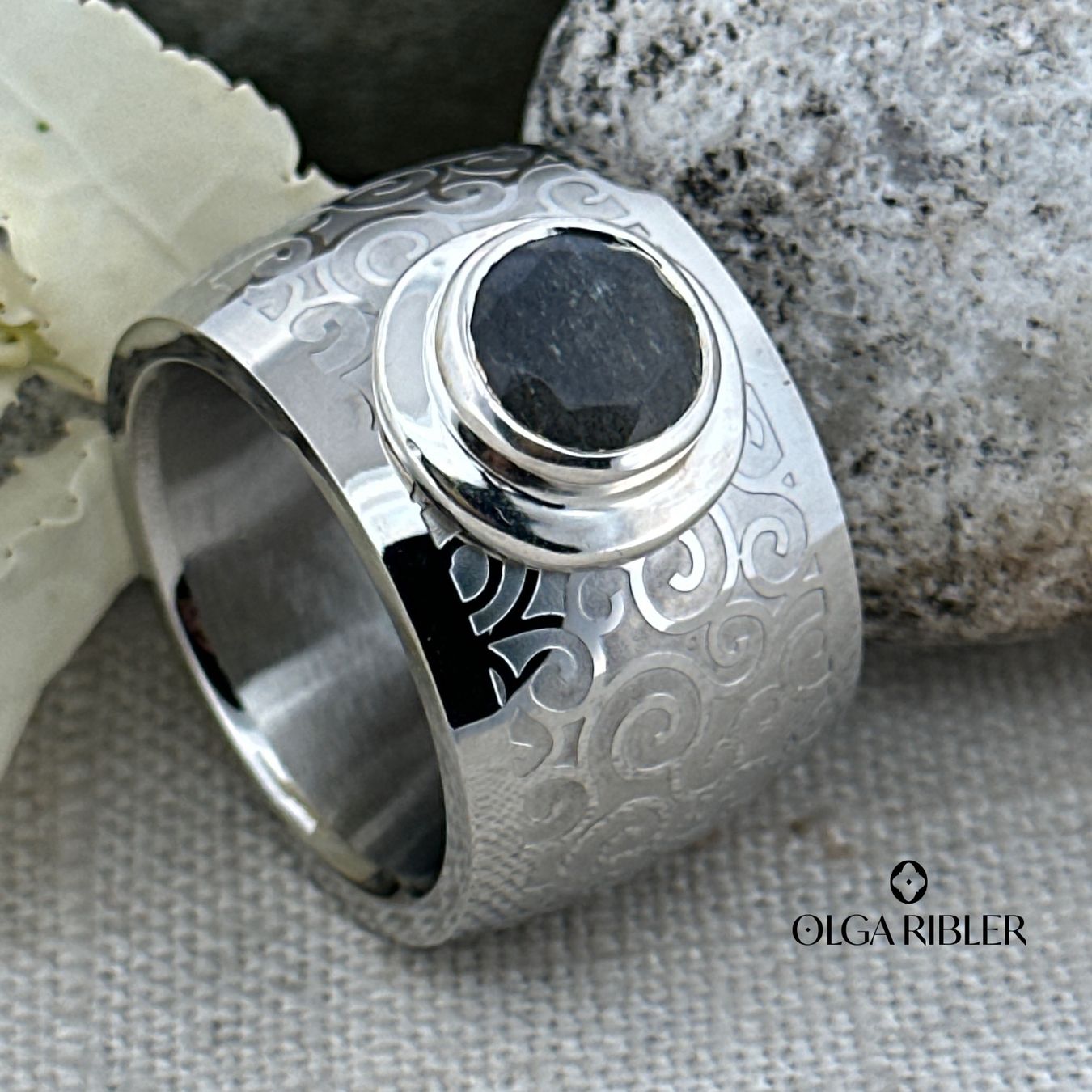 Olga Ribler Bagues: Edelstahlring mit Labradorit, Gr. 62 – Neuf (Voir description) à Luzern par MonikaS03 1