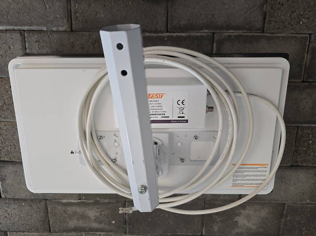 Satellitenschüssel: Flache SAT-Antenne von Selfsat – Neu und originalverpackt aus Niederteufen von 5st_x7zy 2
