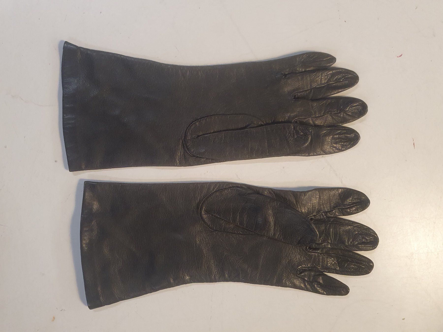 Guanti & manicotti: Damenhandschuhe Leder grau grösse 7 – Usato da Zürich venduto da loosebone