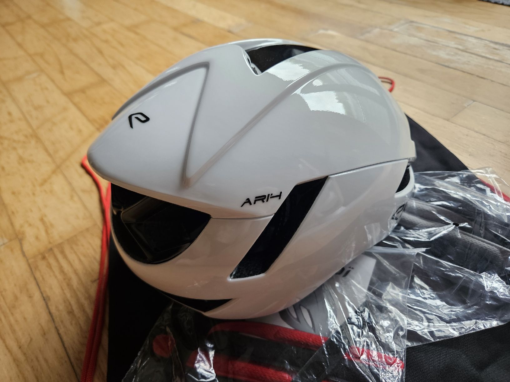 Helme: EKOI AR14 Aero Helm – Neu und originalverpackt aus Zürich von Cyclemaniac