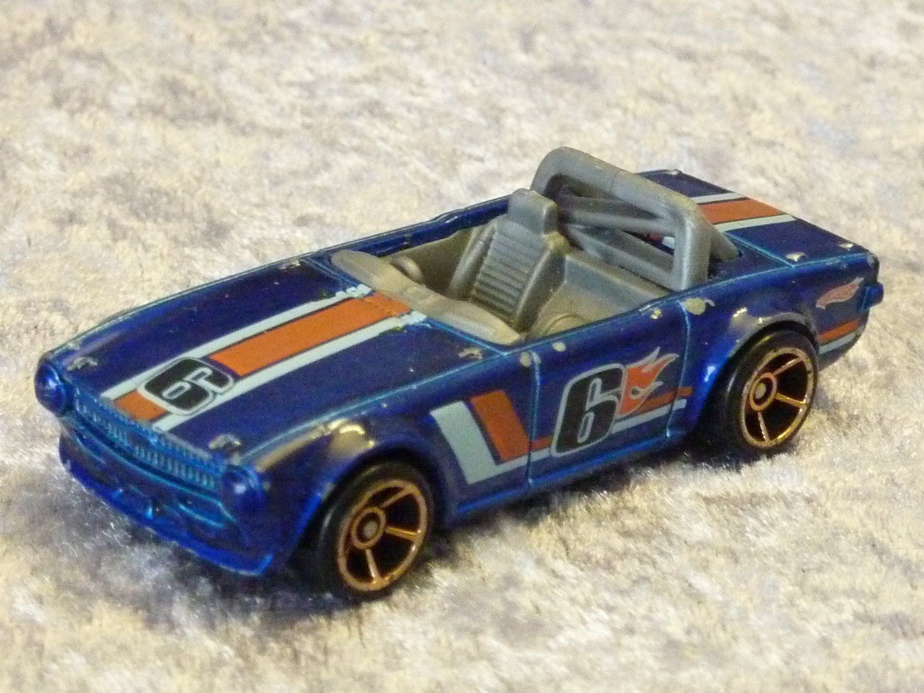 Hot Wheels Modellini d'auto: Triumph TR6  1:64 – Usato da Dürrenäsch venduto da modellautos4you