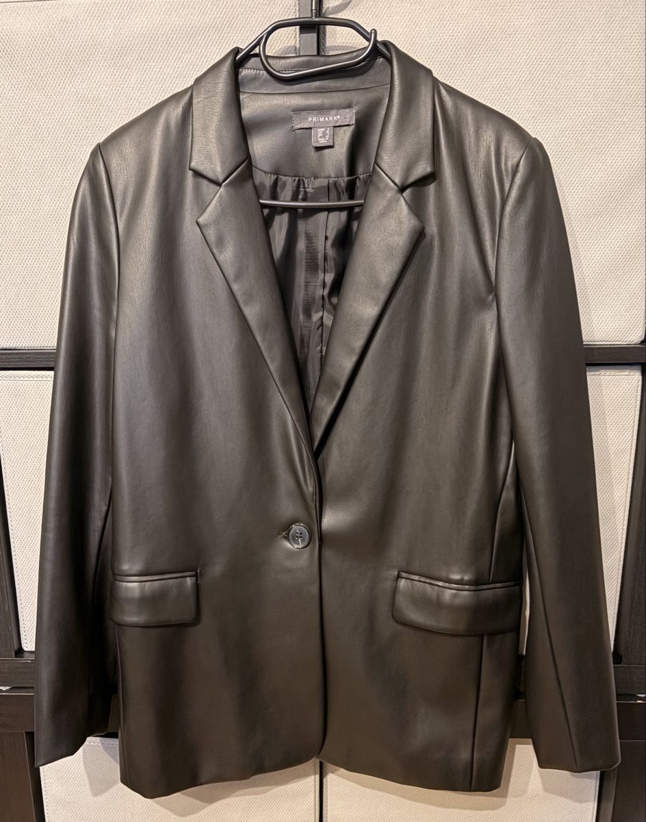 Primark Giacche: Trendiger, schwarzer Kunstleder-Blazer – Nuovo (secondo la descrizione) da Emmenbrücke venduto da Nardi