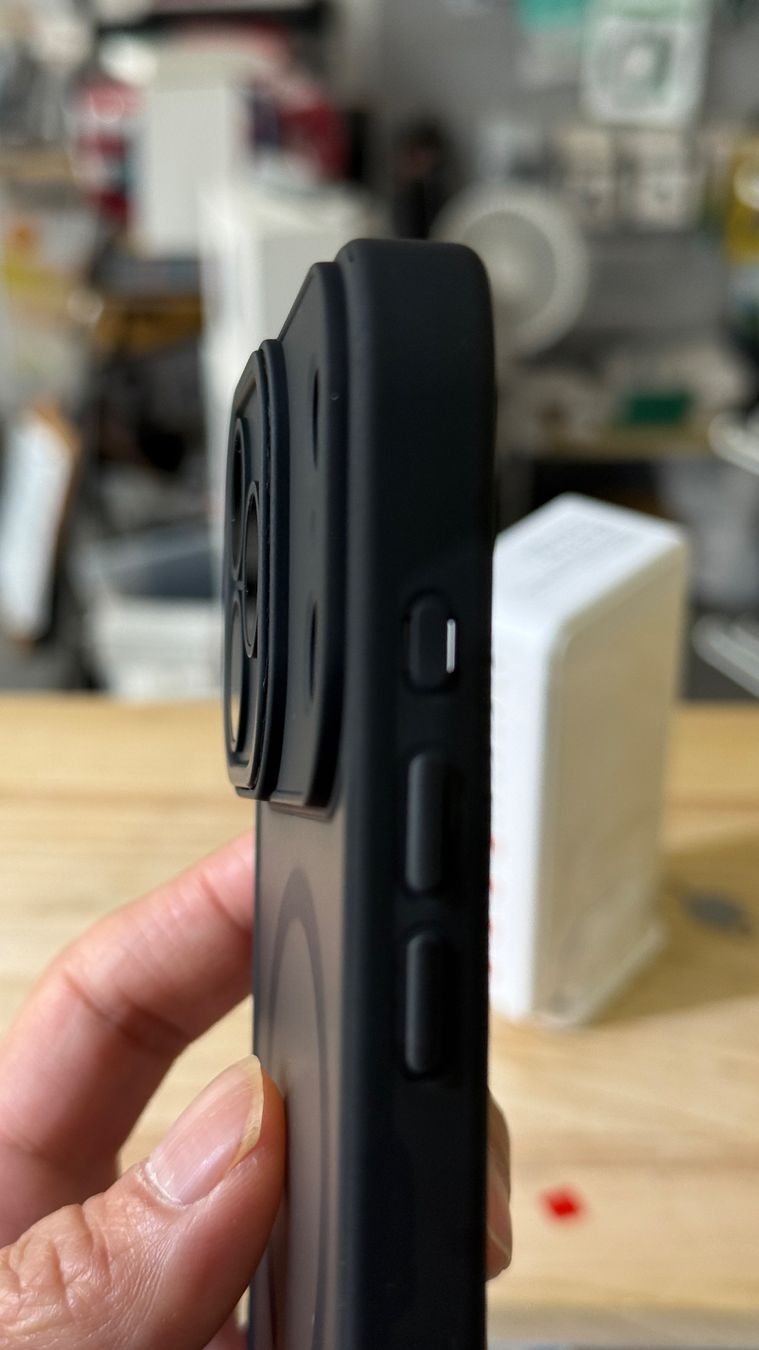 Cover & Protezioni schermo: iPhone 18 pro - Coque magsafe avec protection camera – Nuovo e nell'imballaggio originale da Morges venduto da DigiAC 2