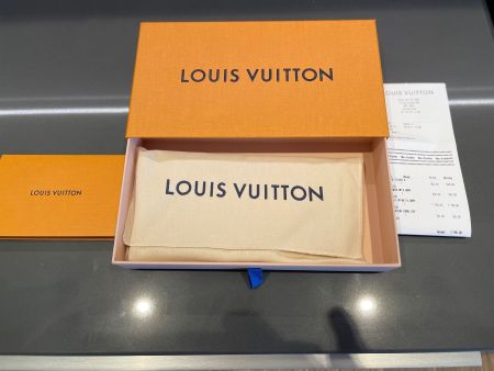 Louis Vuitton  Brazza Geldbörse