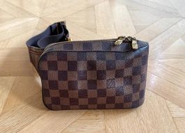Louis Vuitton / Gürteltasche Géronimos in Damier