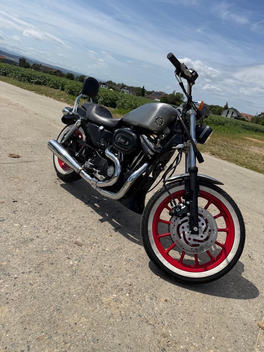 Harley-Davidson Strasse: Harley Davidson  – Gebraucht aus Rueyres-les-Prés von osm_6ncr 2