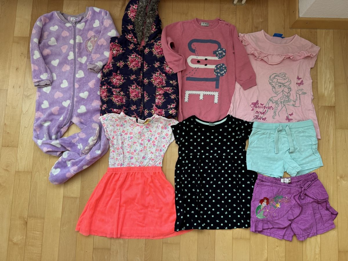 Lotti & Set di vestiti: Mädchen Kleider Paket 98-104 - 40 st – Usato da Möhlin venduto da tiio 2