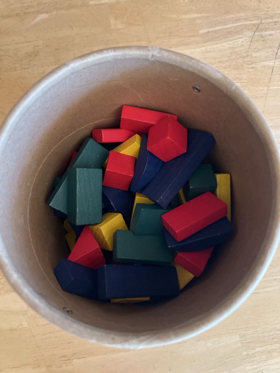 Spielzeuge: Holzbausteine - bunte Elemente – Gebraucht aus Zuchwil von Commander0 1