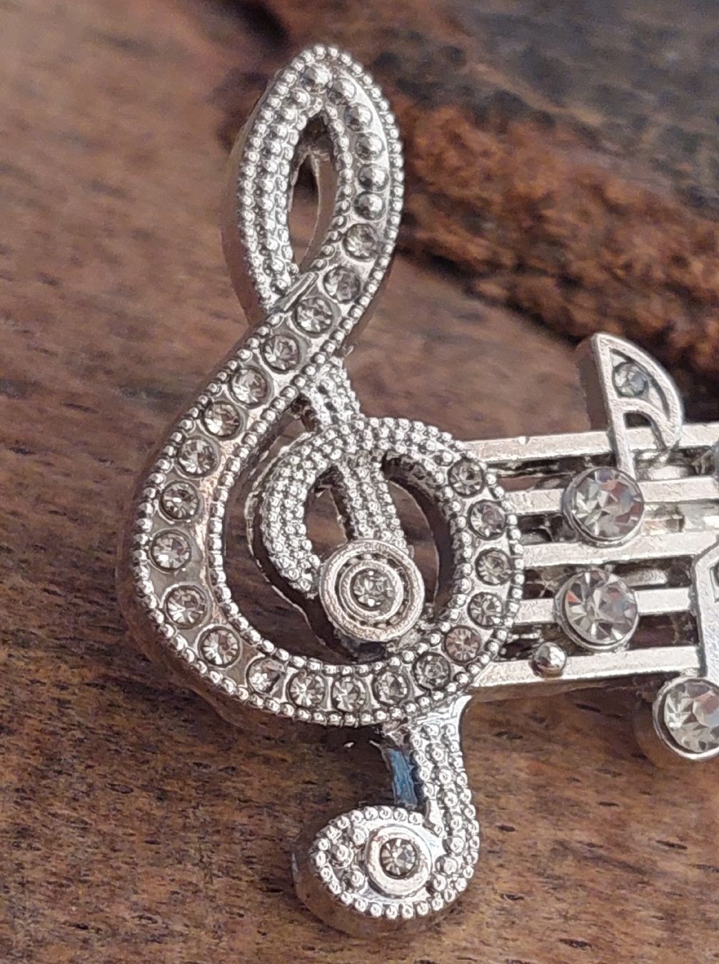 Spille & Fermagli: Brosche mit Noten & Violinschlüssel mit Strass – Nuovo (secondo la descrizione) da Oberwil BL venduto da Kukkaniitty 2