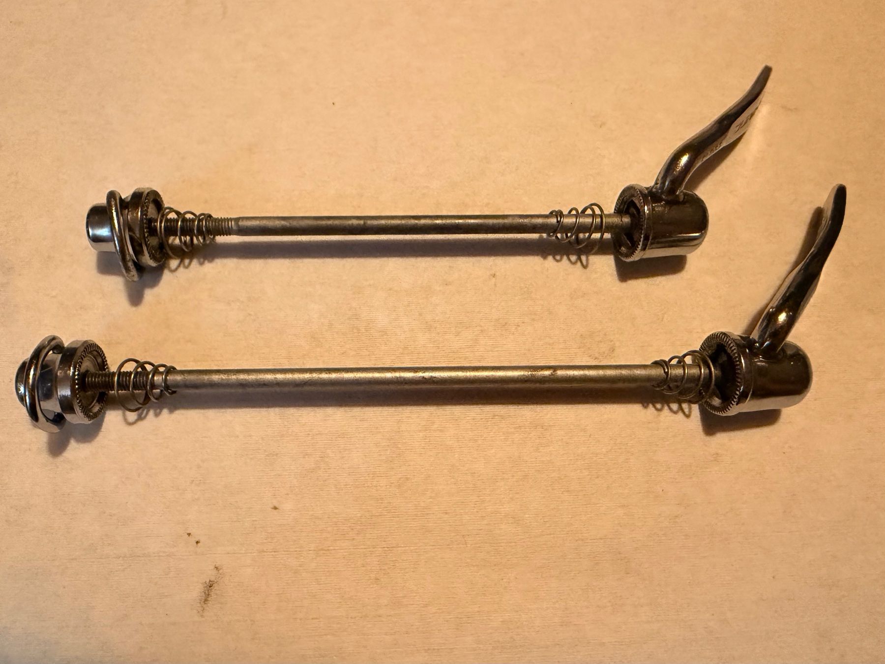 Shimano Ersatzteile: Shimano Dura Ace 7400 Schnellspanner – Gebraucht aus Wabern von mrdel