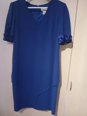 Cocktailkleid Gr. 38 mit aufwendiger Verarbeitung am Ärmel
