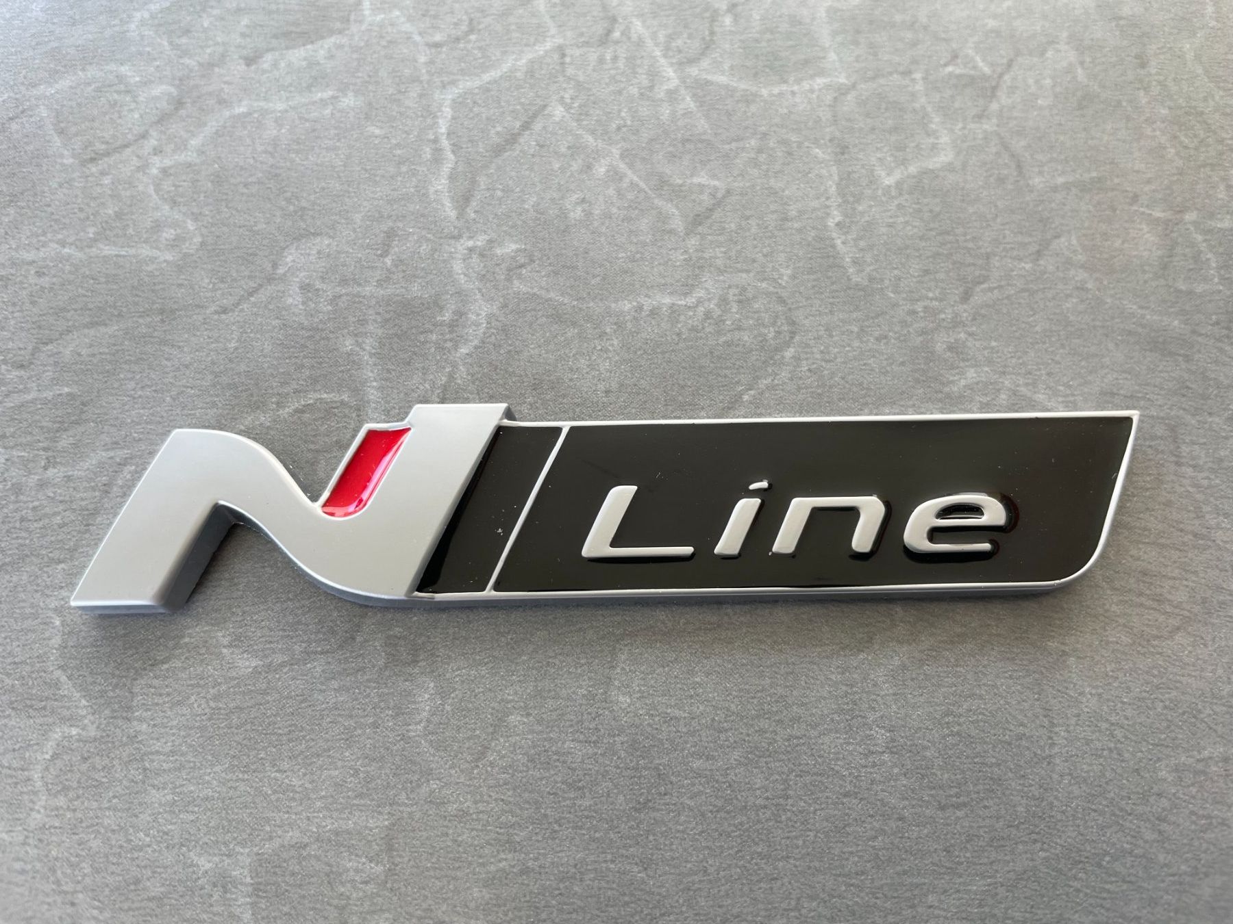 Hyundai Tutti i ricambio: Hyundai N Line Embelm – Nuovo (secondo la descrizione) da Oetwil an der Limmat venduto da Pata