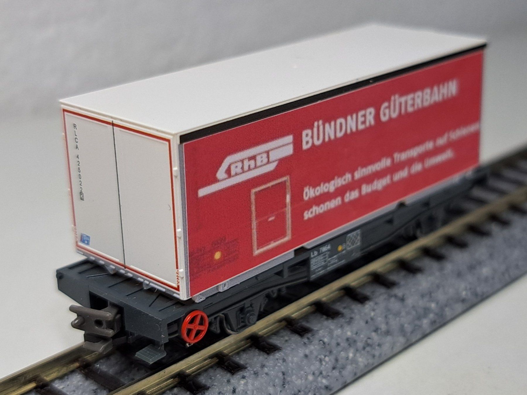 Kato Trains électriques: RhB Güterwagen mit Container Bündner Güterbahn Kato Spur N – Neuf (Voir description) à Salez par rhb-spur-n 3