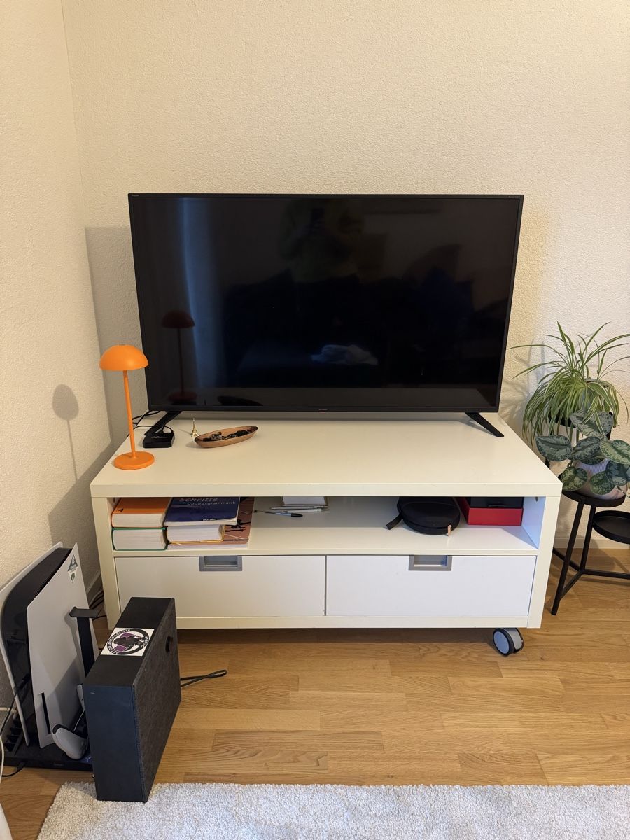 Mobili TV: TV-Möbel weiss mit Rollen – Usato da Luzern venduto da sar_hj6h 6