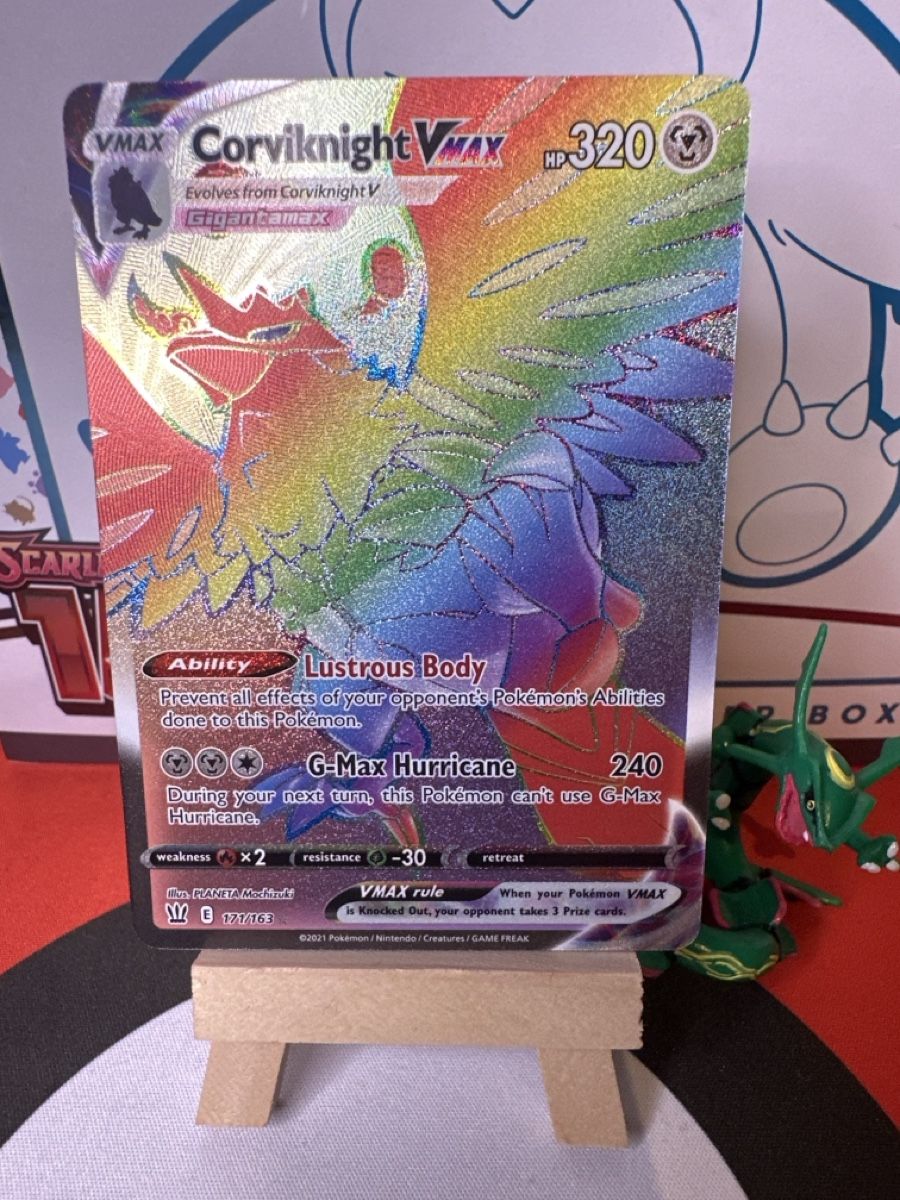 Pokémon Carte collezionabili: POKÉMON / Corviknight VMAX / Battle Styles / Rainbow – Usato da Herzogenbuchsee venduto da TCG-High-Quality