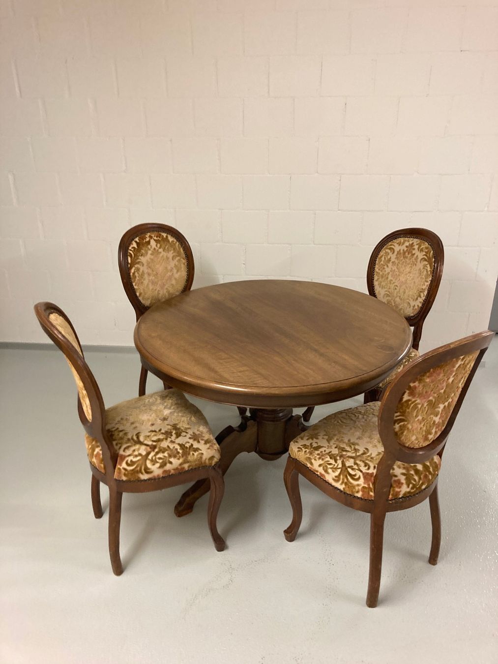 Set di tavolo e panche: Biedermeier Tisch mit 4 Stühlen – Usato da Sachseln venduto da abel50 1