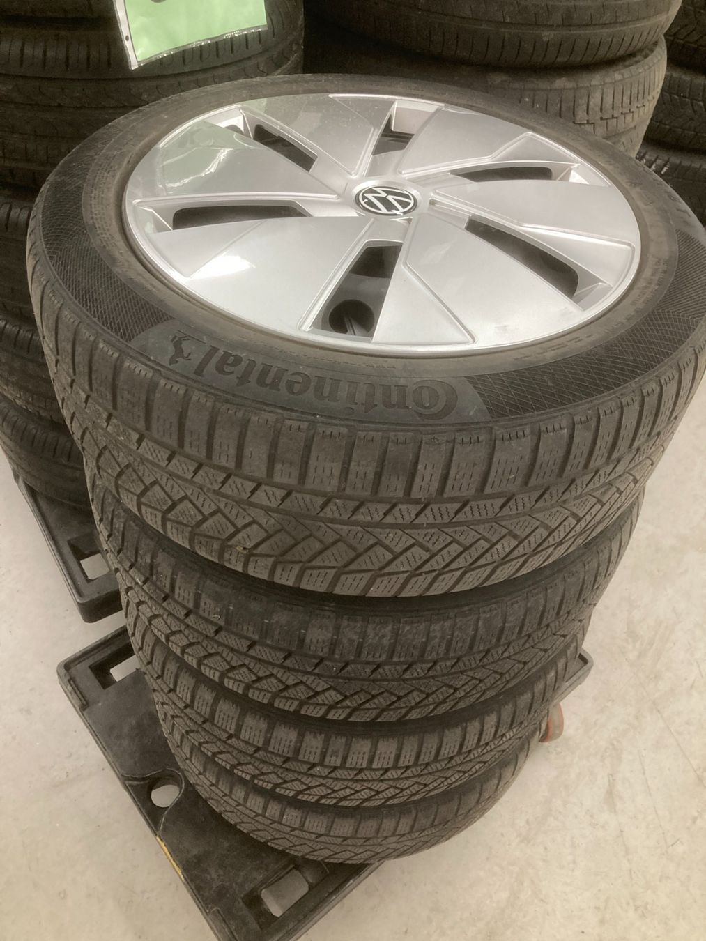 Continental Pneumatici & Ruote complete: 215/55R18 VW ID.3 Winterräder Continental – Usato da Cham venduto da WB2223