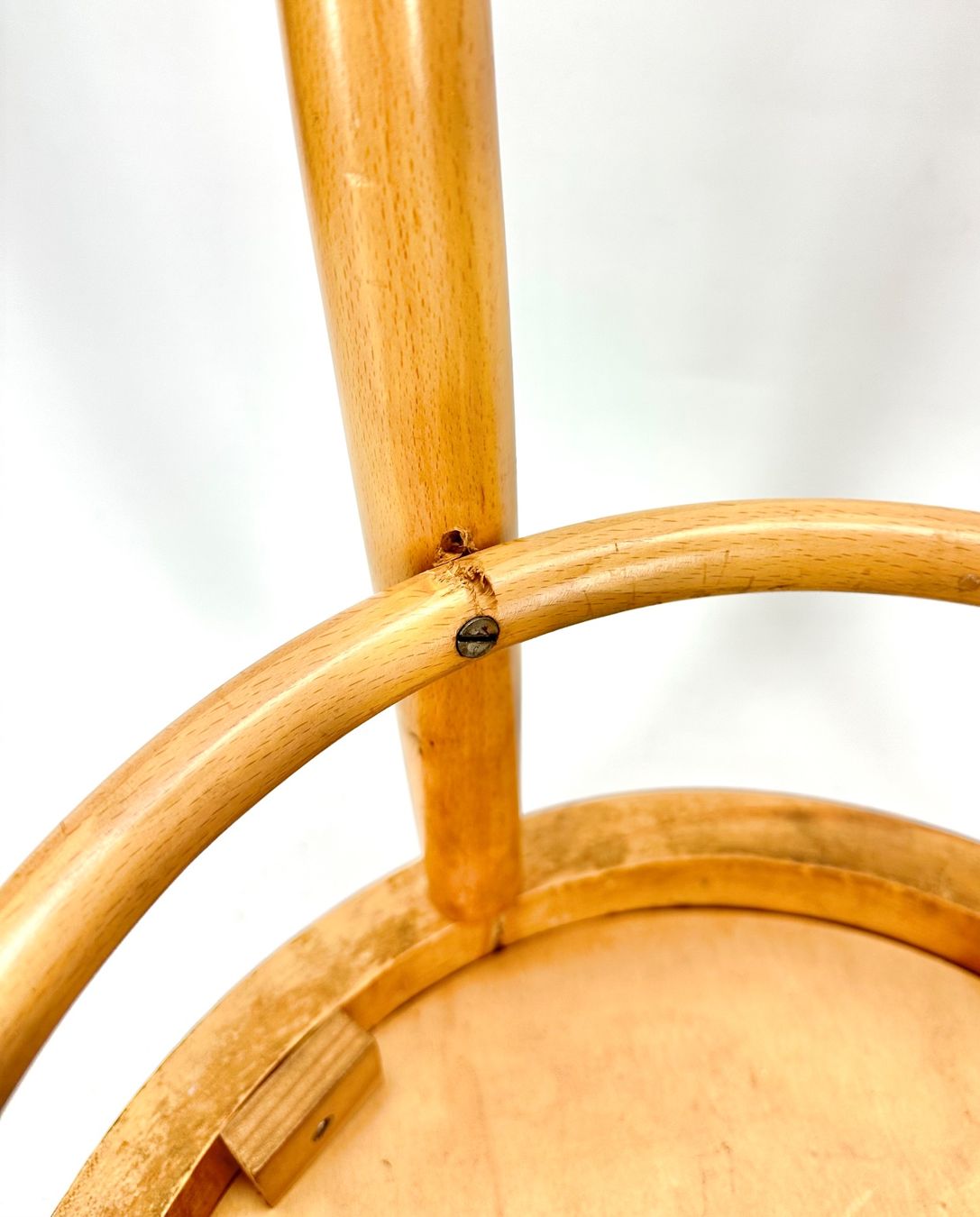 Sgabelli: Vintage Thonet Bugholz Bistrot Hocker – Usato da Basel venduto da LynnundPepe 8