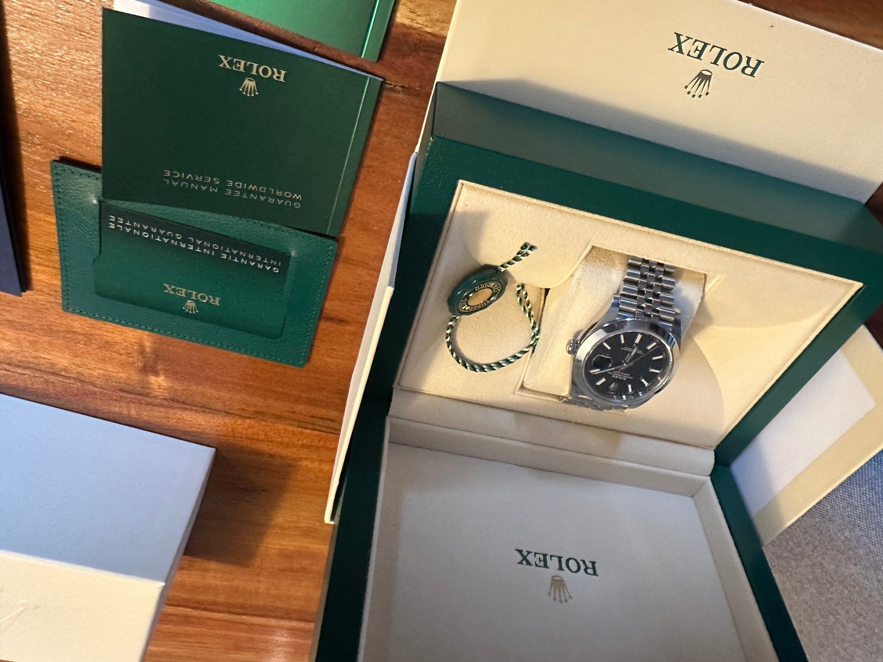 Rolex Orologi: Rolex Datejust 41 Ref. 126300 Black Dial Jubilee Full Set – Usato da Morschach venduto da WizzaRde 2