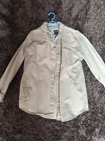 Leichte Zara Jeansjacke im Used-Look, Gr. M